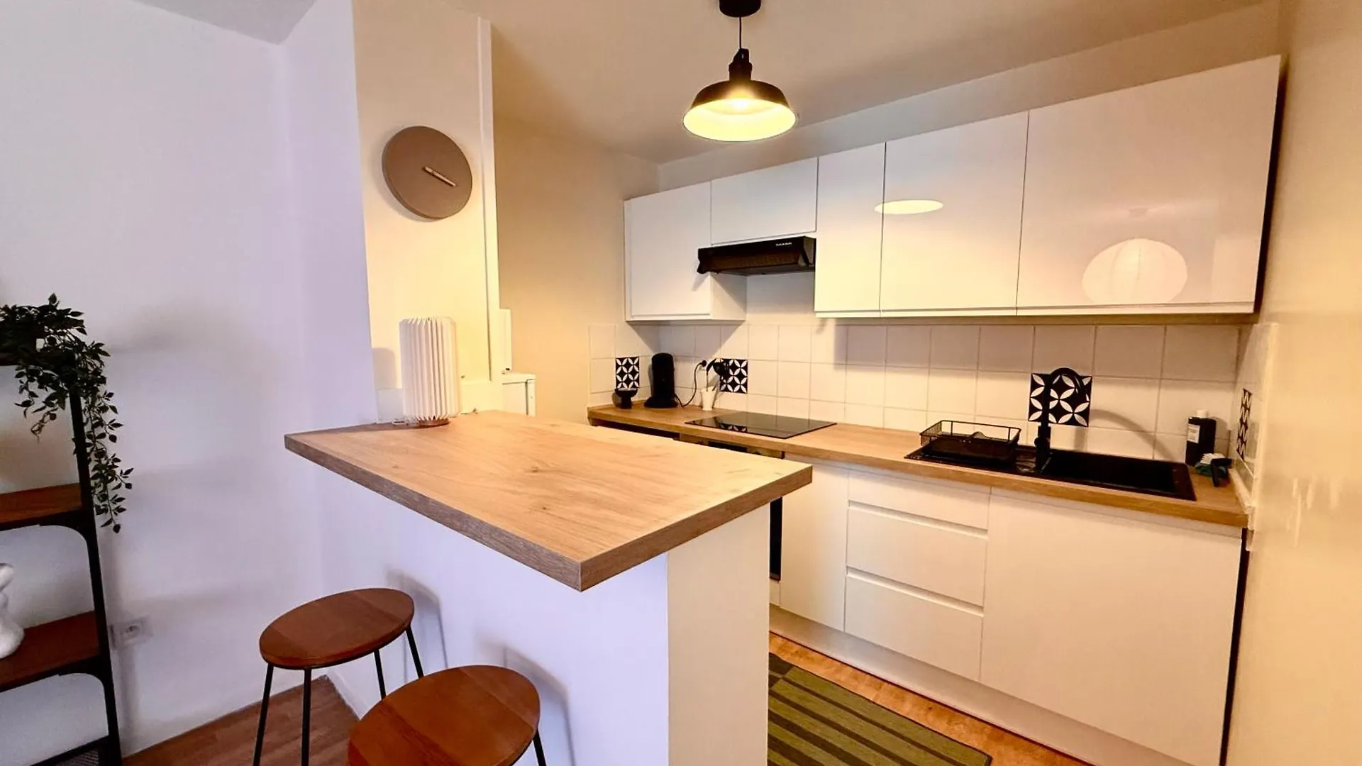 T2 Lumineux Cosy Avec Terrasse - Parking Privee & Metro Borderouge 5 Min - Proche Centre Ville 0*, Toulouse